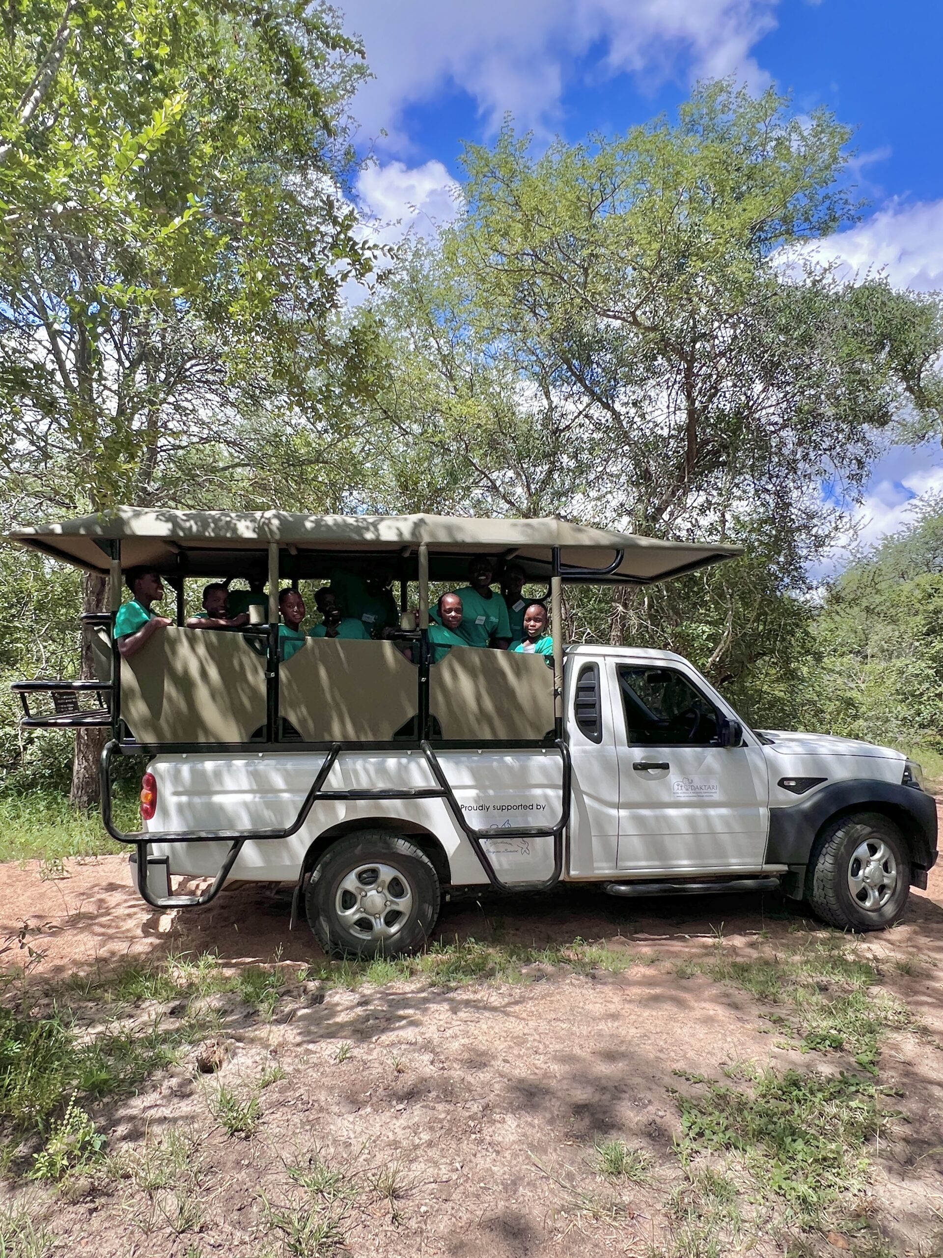 Game drive vehicle
